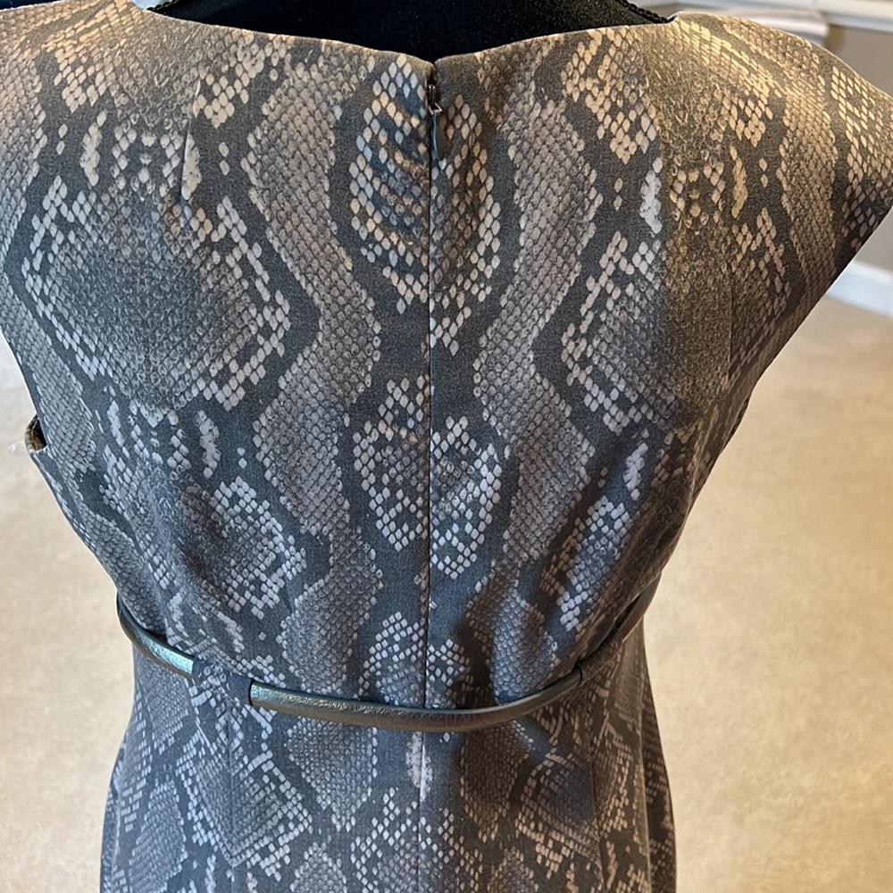 Calvin Klein sheath dress in gray snakeskin - Picture 4 of 4